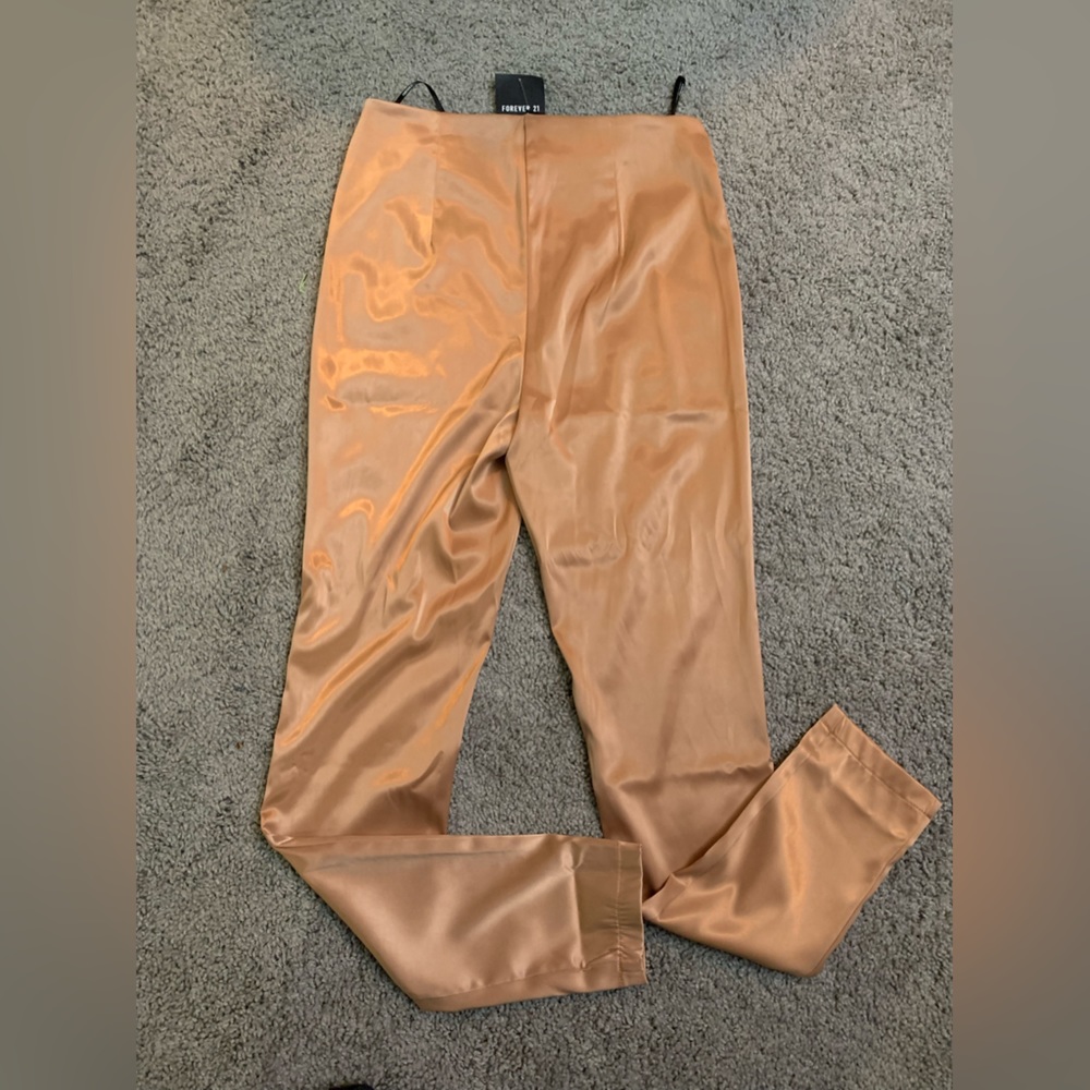 🆕NWT-Forever 21-Size M-Dusty Rose Satin HighWaisted straight legged pants w/zip